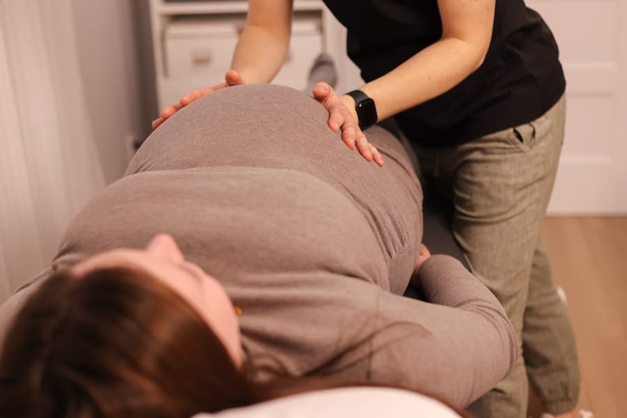 Manipulation pour femme enceinte en ostéopathie